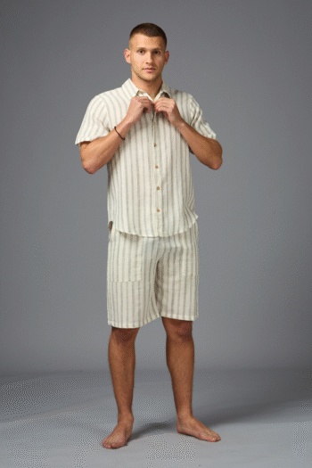 Men's shorts with elastic and striped cord